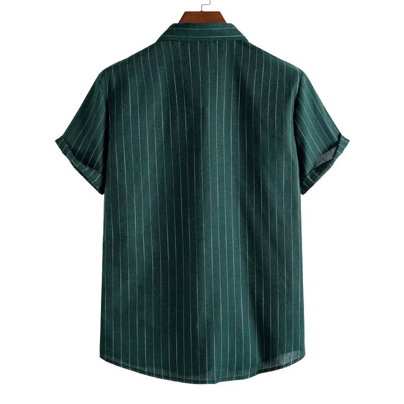 chemise de couleur verte de dos