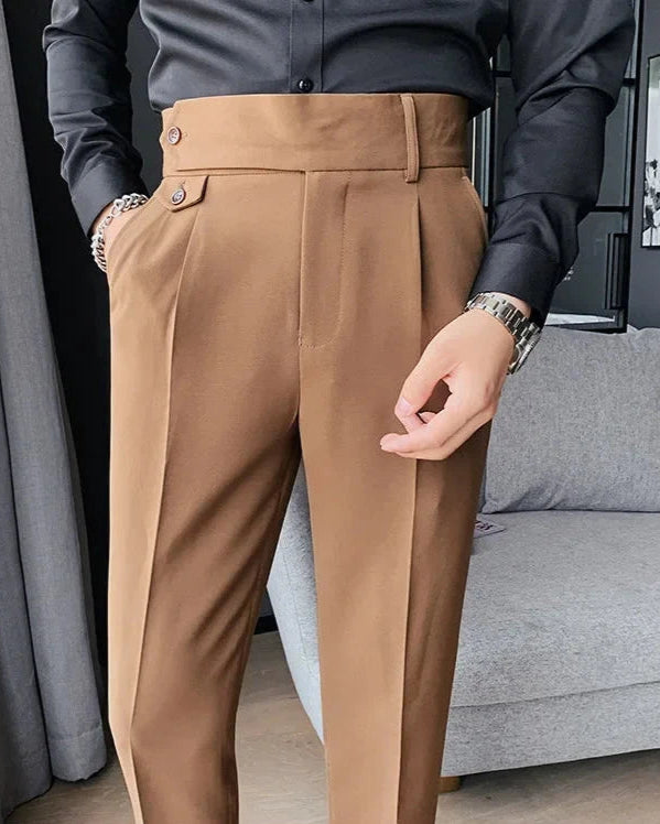 Pantalon Maé homme, café, conçu pour un look prestigieux et soigné.