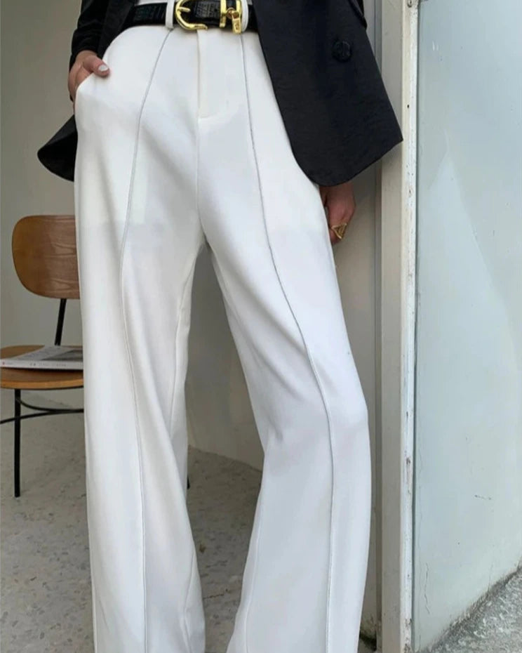 Pantalon Marjolaine blanc femme, coupe chic et sophistiquée.