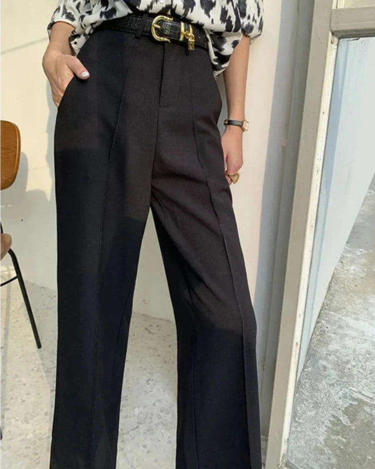 Pantalon Marjolaine noir femme, taille haute et élégance intemporelle.