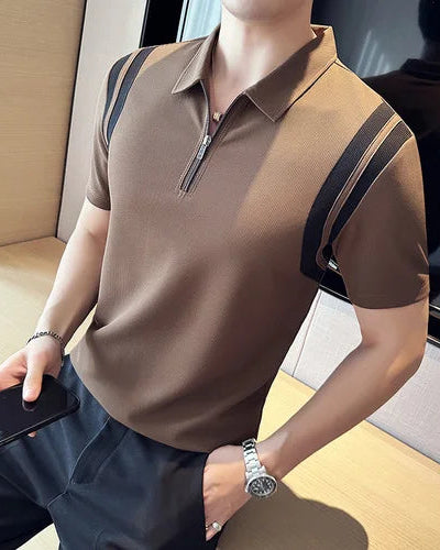 Zoom sur le Polo Jérémy homme, café, manches courtes, look sophistiqué.