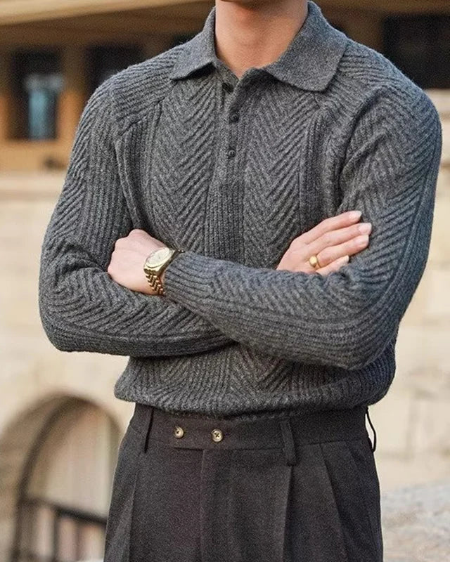 Pull Côme gris foncé pour homme en polyester, col rabattu élégant.