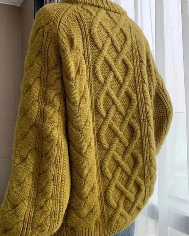 Pull Denise vert jaune avec col rond, coupe classique pour femme, idéal pour un look Old Money.